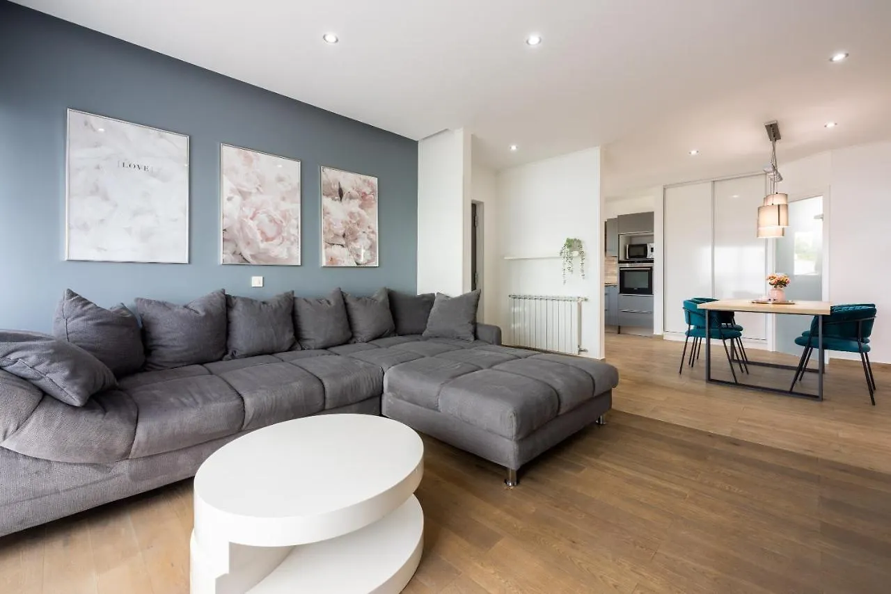 Apartments Luna Dramalj