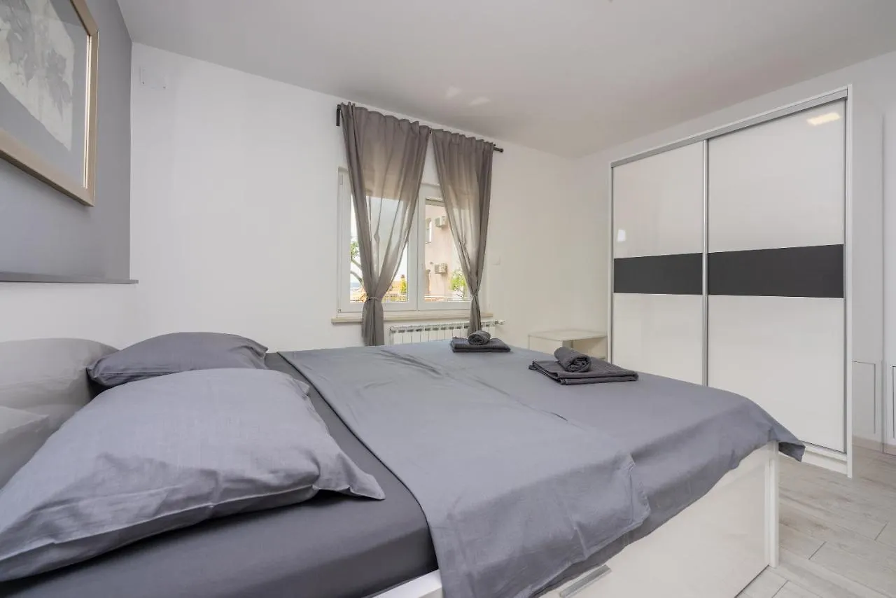 Apartments Luna Dramalj 0*,  Croatia