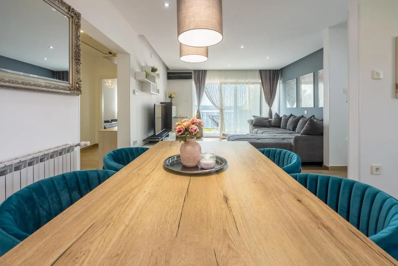 Apartments Luna Dramalj