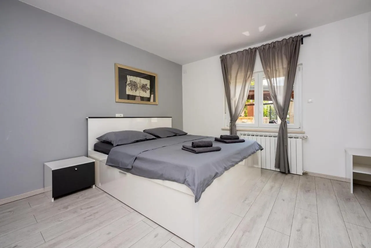 Apartments Luna Dramalj