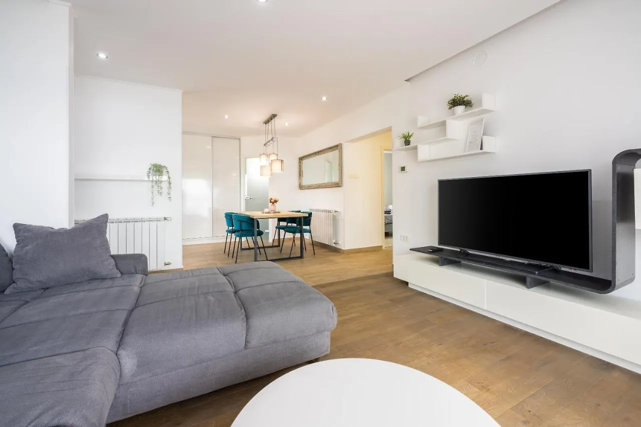 Apartments Luna Dramalj