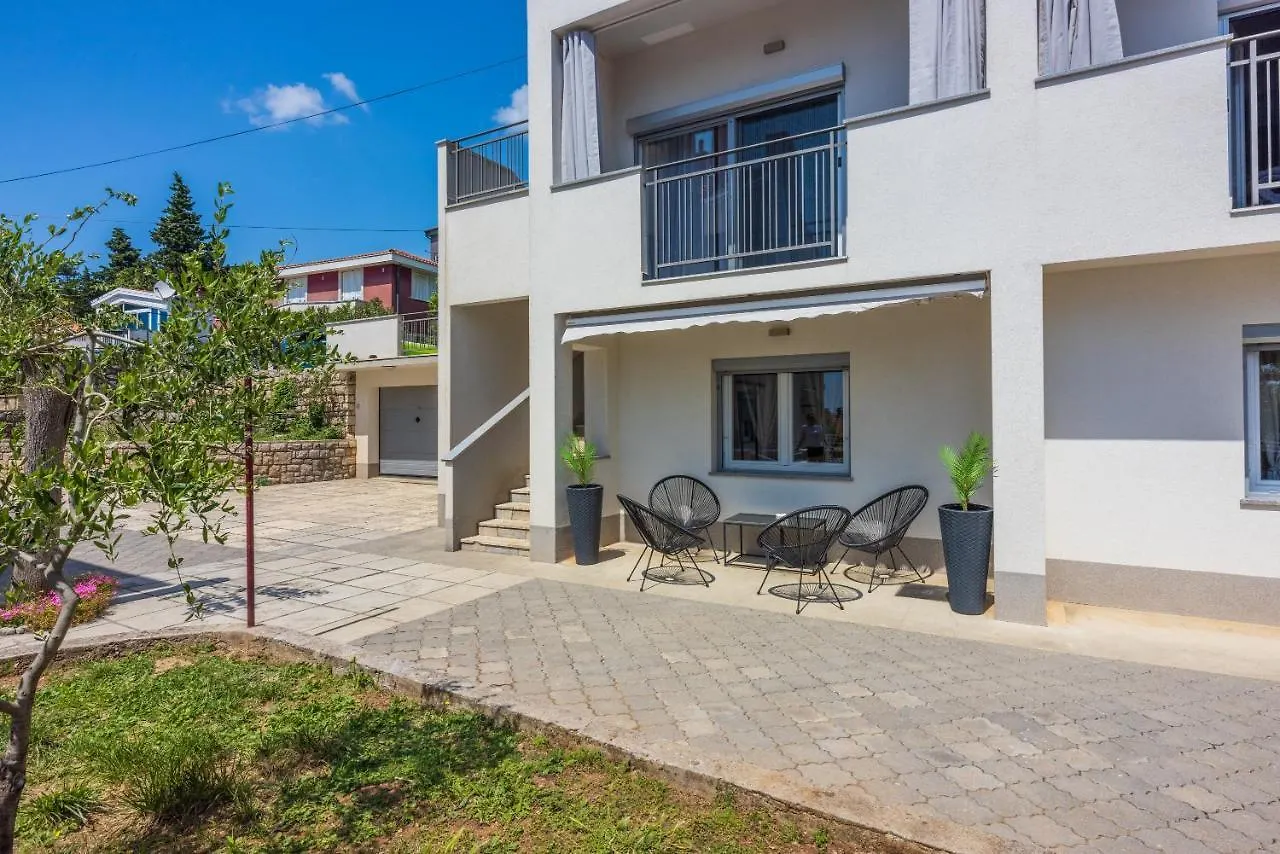 Apartments Luna Dramalj