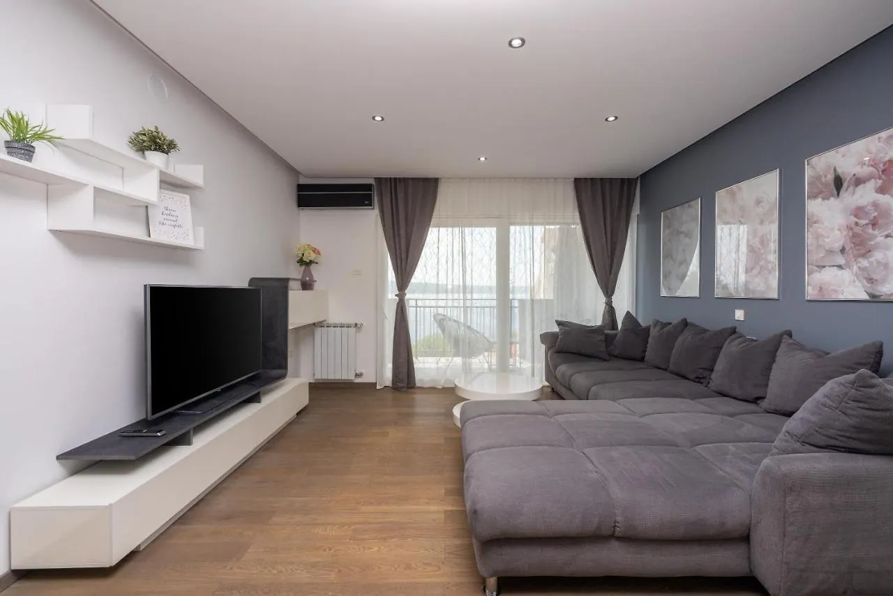 Apartments Luna Dramalj