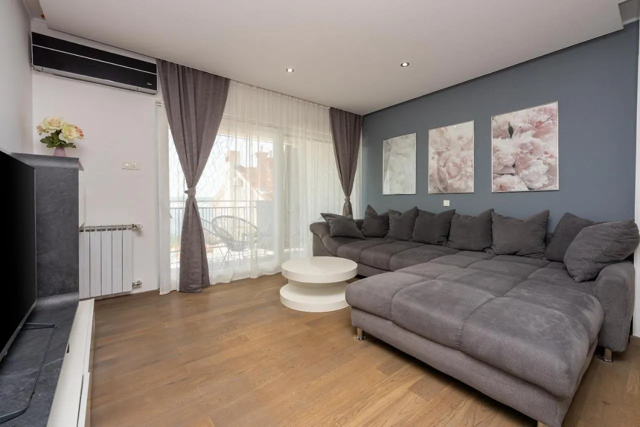 Apartments Luna Dramalj
