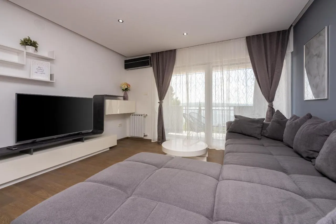 Apartments Luna Dramalj Croatia