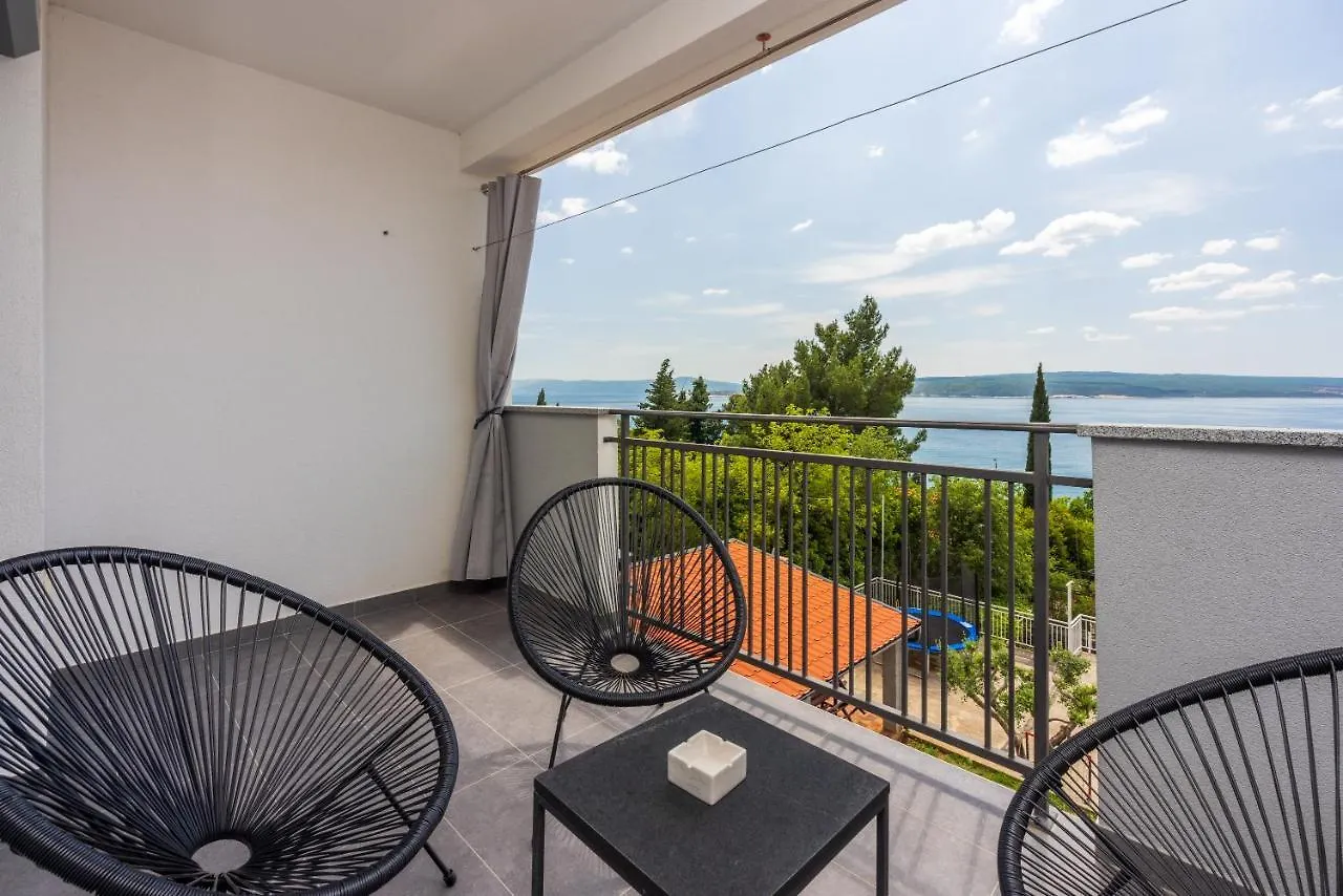 Apartments Luna Dramalj 0*,  Croatia