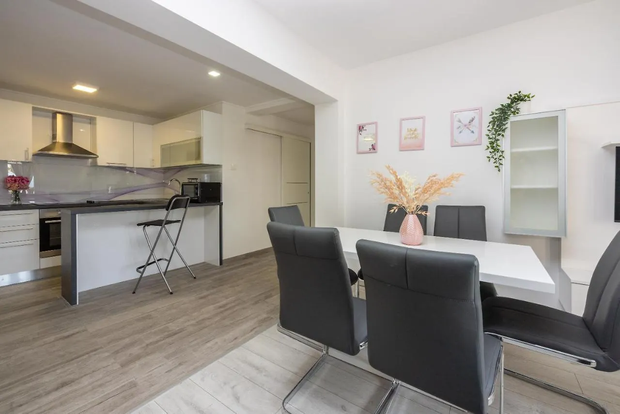 Apartments Luna Dramalj
