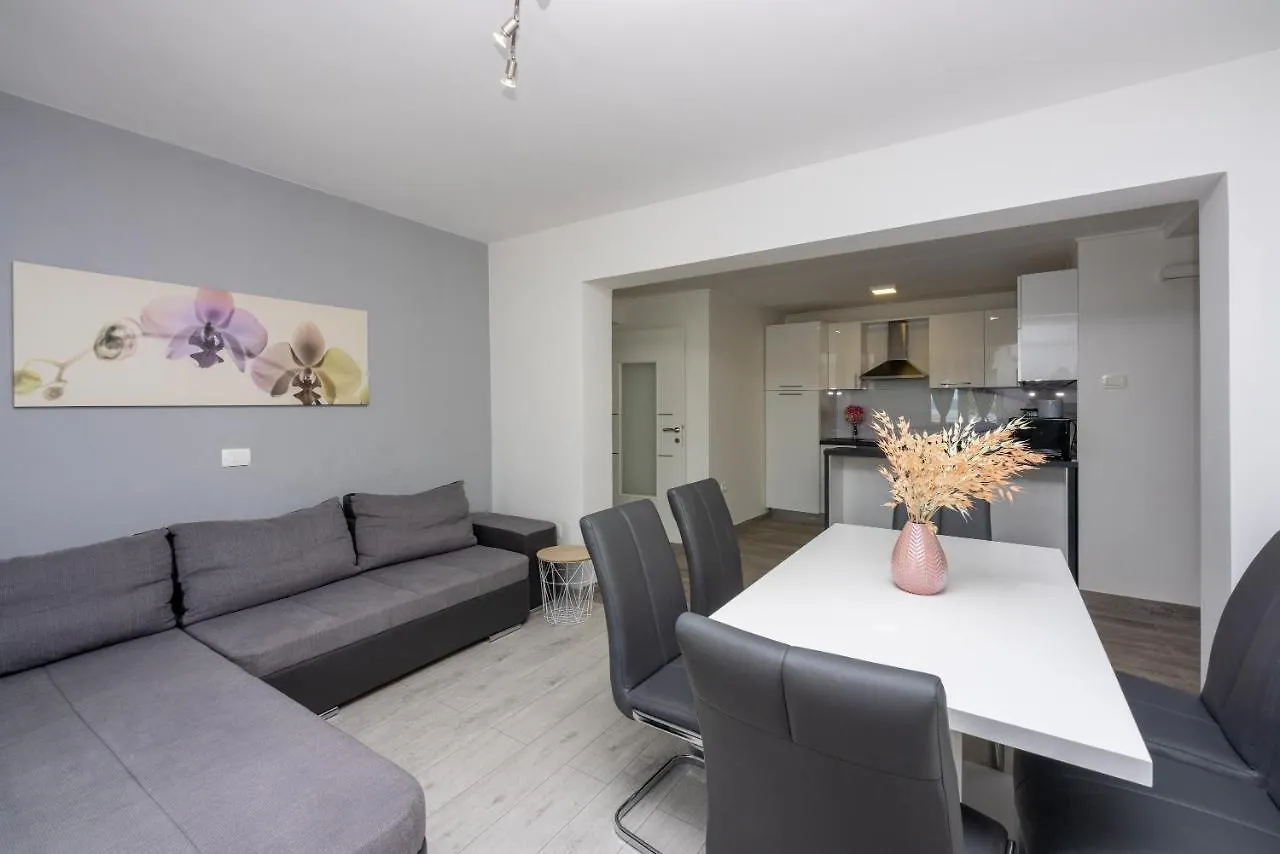 Apartments Luna Dramalj 0*,