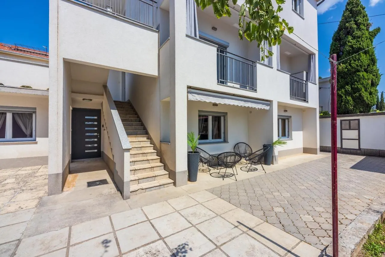 Apartments Luna Dramalj