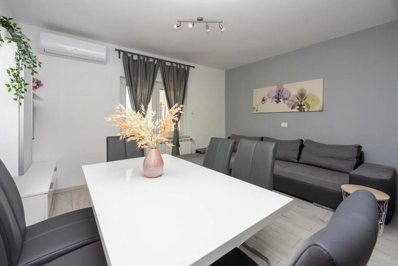 Apartments Luna Dramalj Croatia