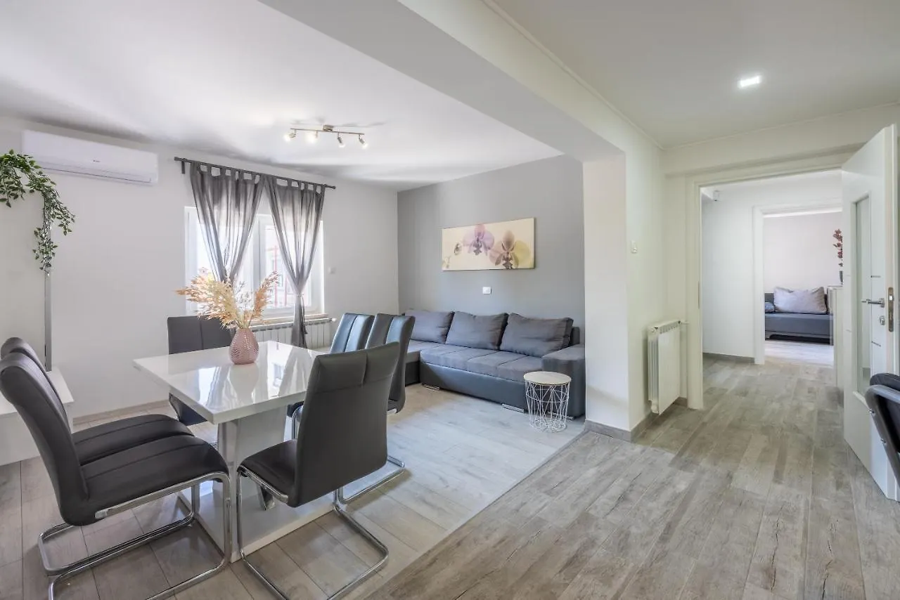 Apartments Luna Dramalj Croatia