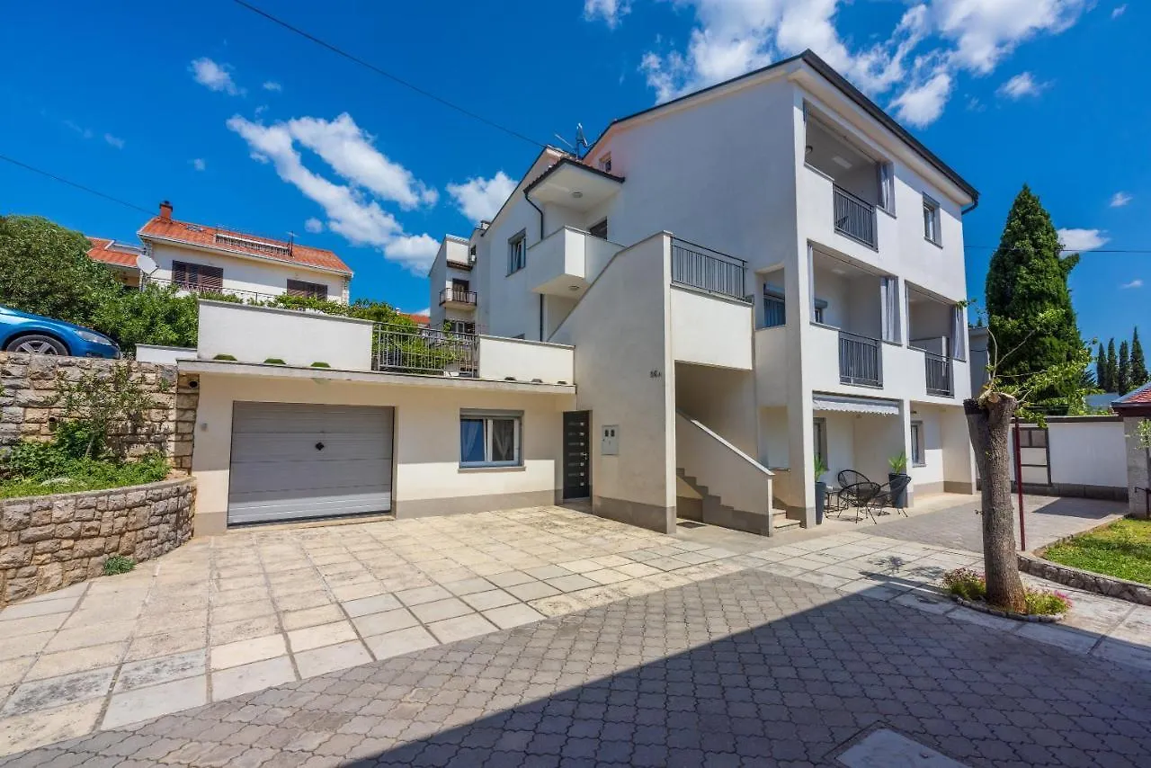 Apartments Luna Dramalj