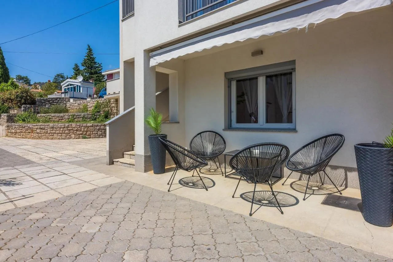 Apartments Luna Dramalj
